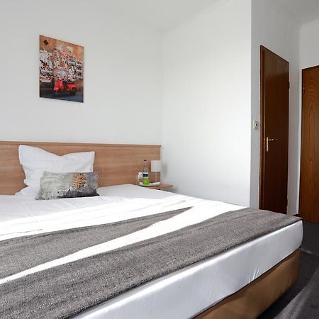 Hotel Zwei&Vierzig Фалендар Екстериор снимка