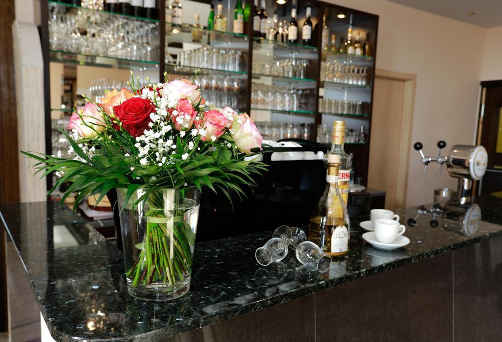 Hotel Zwei&Vierzig Фалендар Екстериор снимка