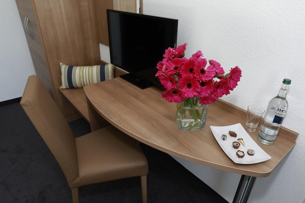 Hotel Zwei&Vierzig Фалендар Екстериор снимка